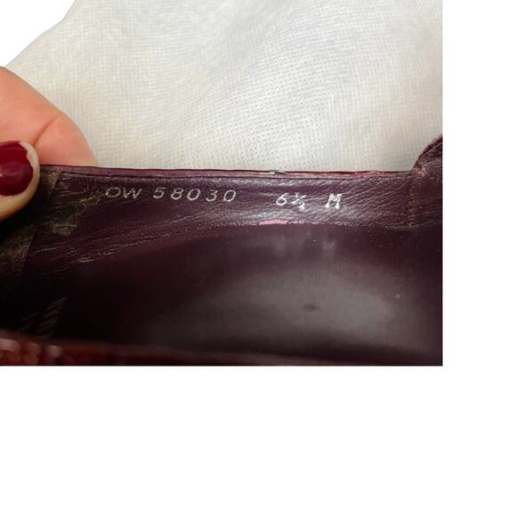 STUART WEITZMAN Embossed Leather Pumps Red Peep Toe Stiletto Heel Spain EUC 6.5M - Picture 10 of 11